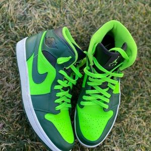 Jordan 1 Mid “Gorge Green”